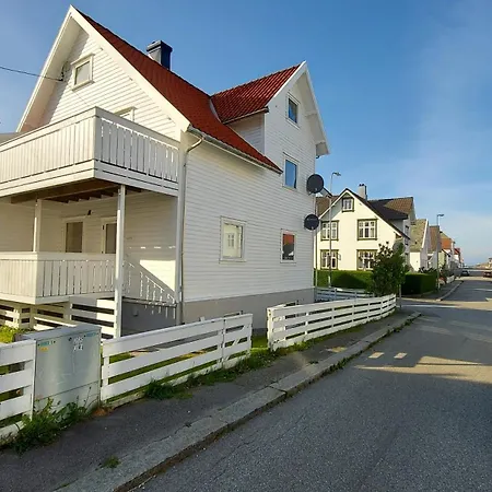 Modern Lyse Fjord Apartment