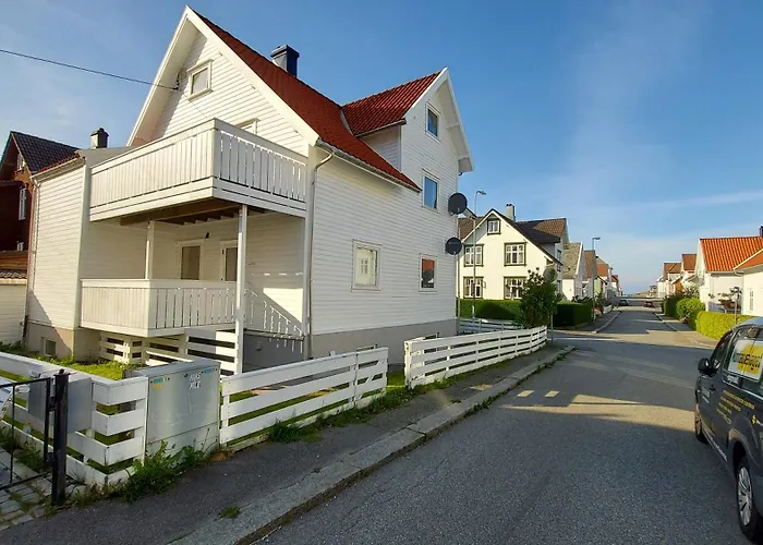 Modern Lyse Fjord Apartment